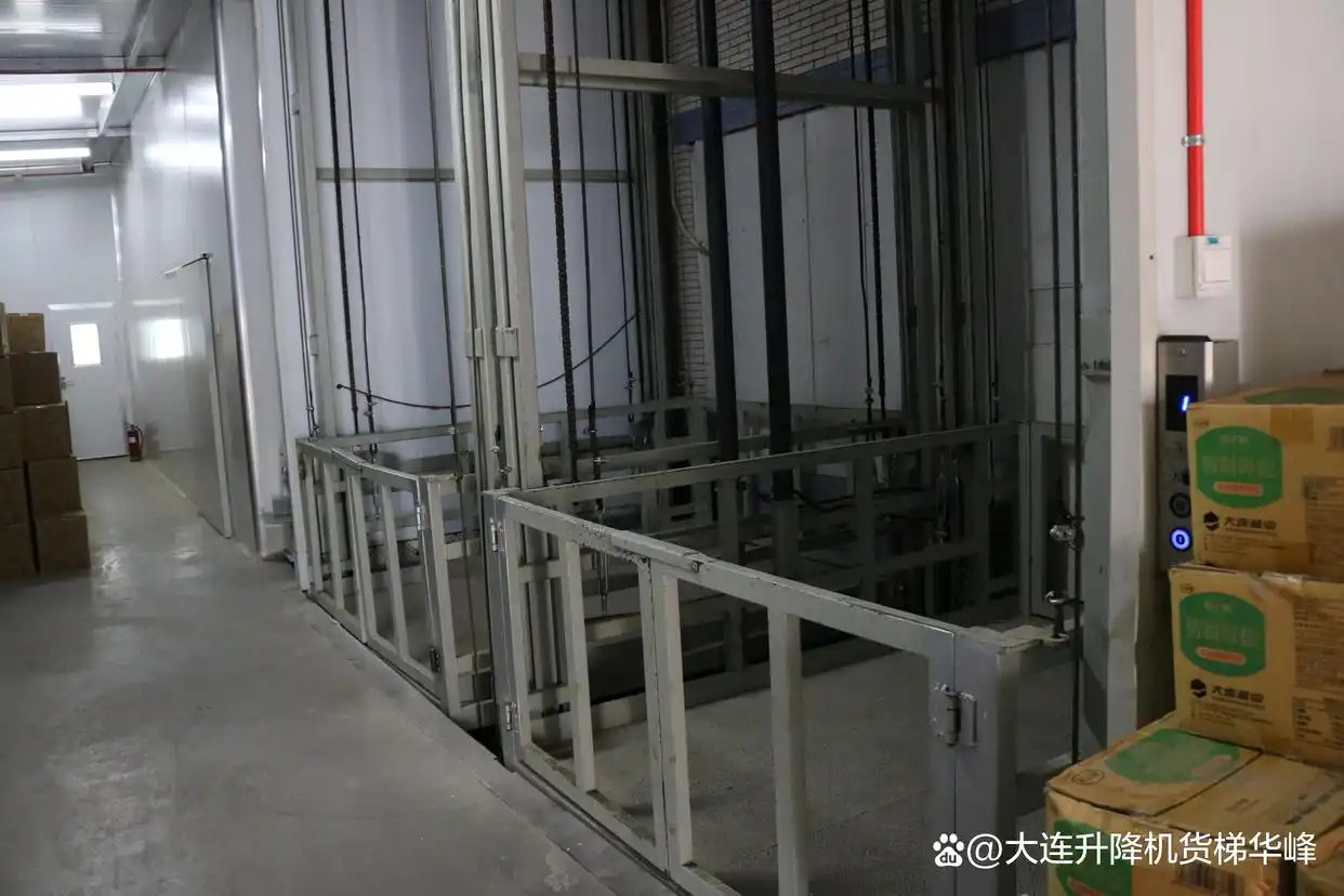 液压升降货梯设备多少钱_车间液压升降货梯的配置如何选用_工厂液压升降货梯
